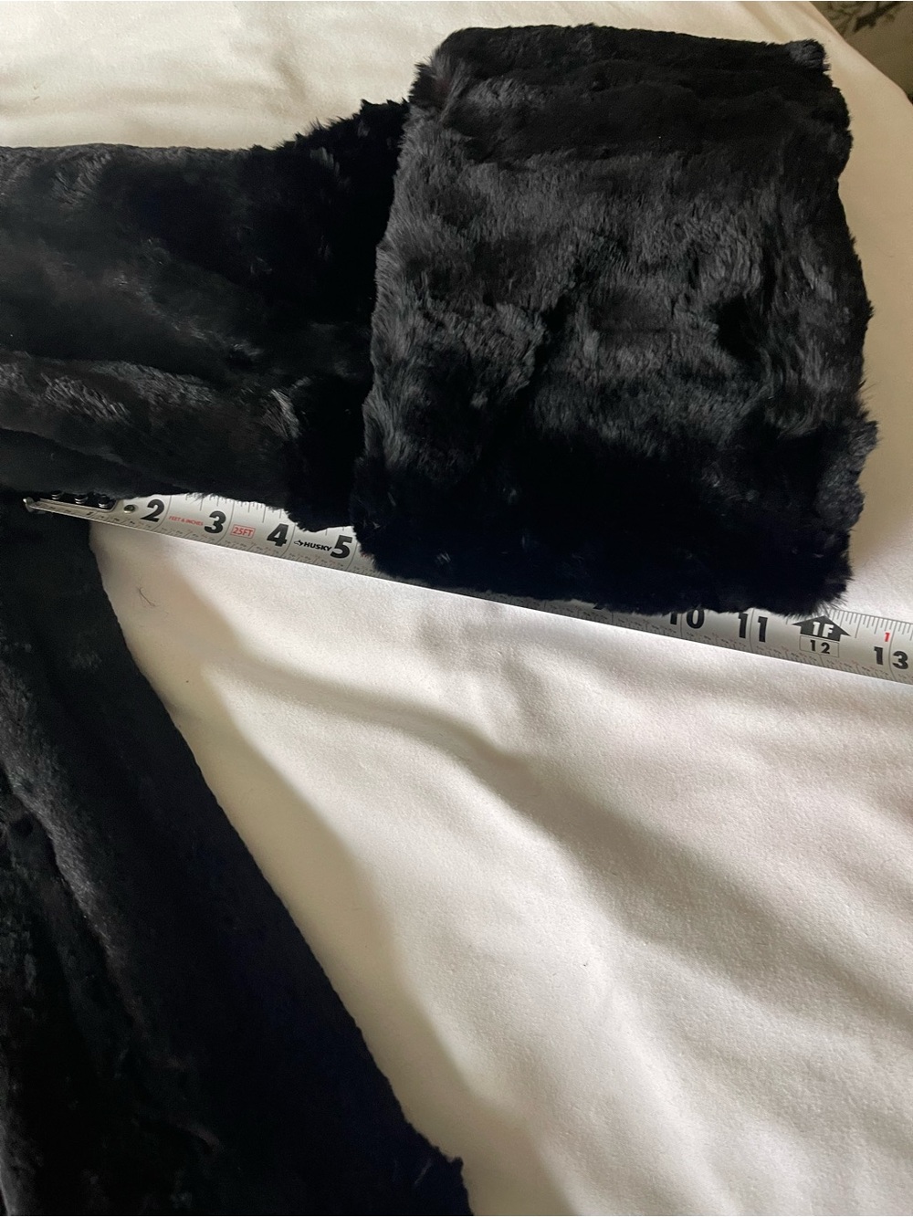 Black standard furs of Seattle Fur Coat - Women’s Elegant Winter coat - Picture 6 of 8